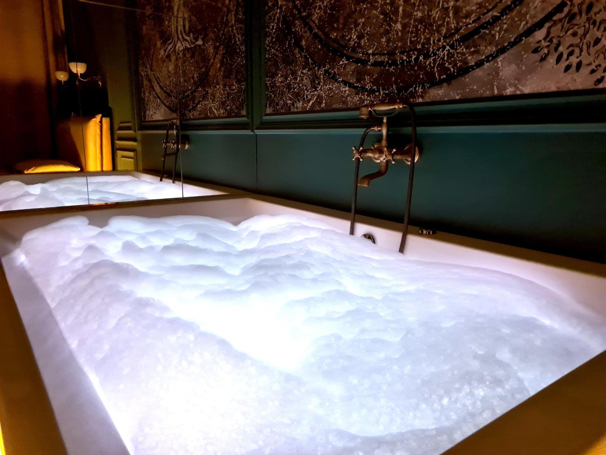 Art Jacuzzi Koletek Apartment Krakow Ngoại thất bức ảnh